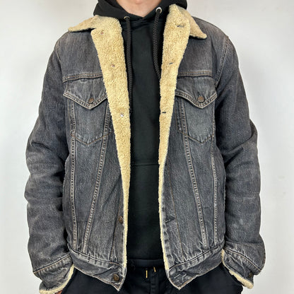 Levis sherpa