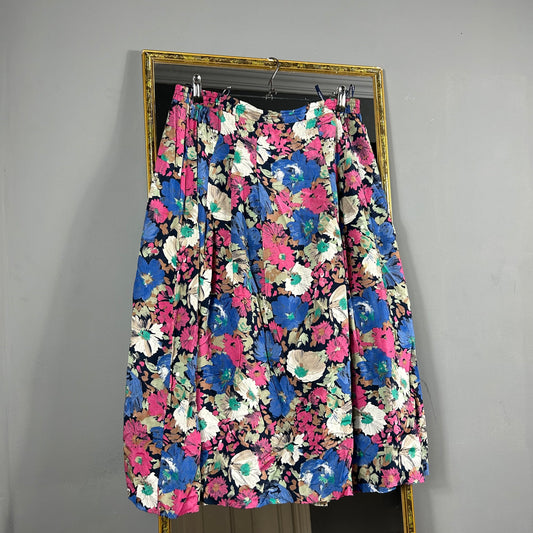 Flower patterned skirt with pockets